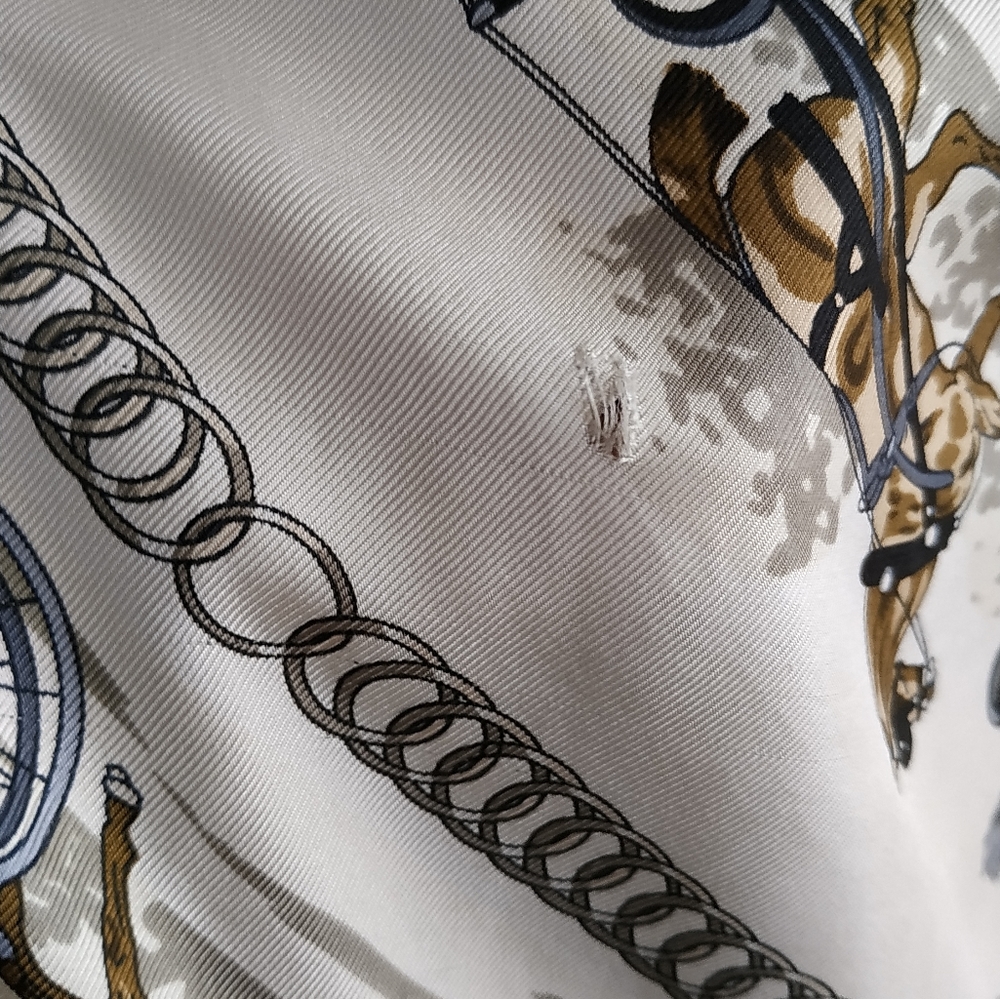 Hermes La Promenade de Longchamps Scarf - Picture 10 of 13